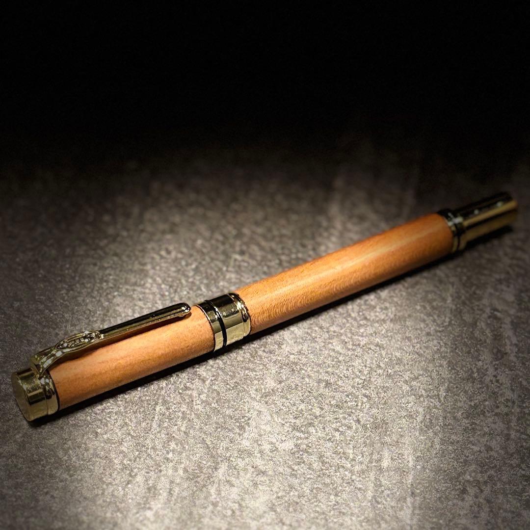 杏（あんず）ウッドボールペン。